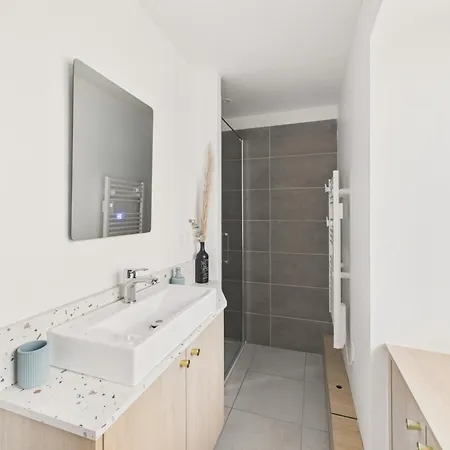펜션 Maison A Pour 4 - Jacuzzi Et Terrasse 포르닉